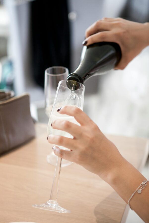 Champagne Moët ou Veuve disponível no spa, perfeito para casais e grupos celebrarem momentos especiais com sofisticação e luxo.